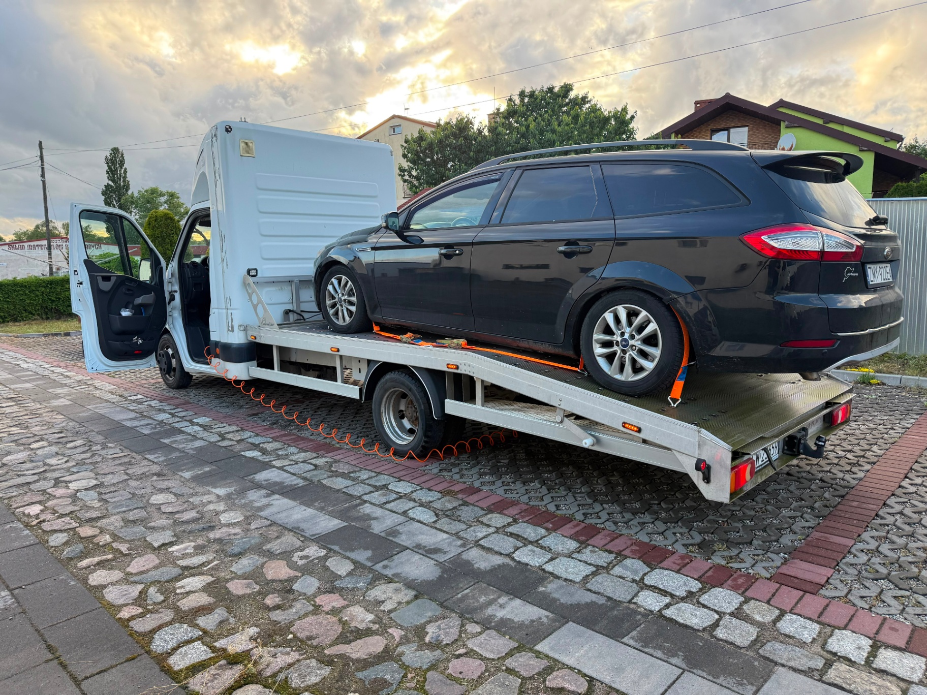 Transport Ford Mondeo na lawecie CarBoss