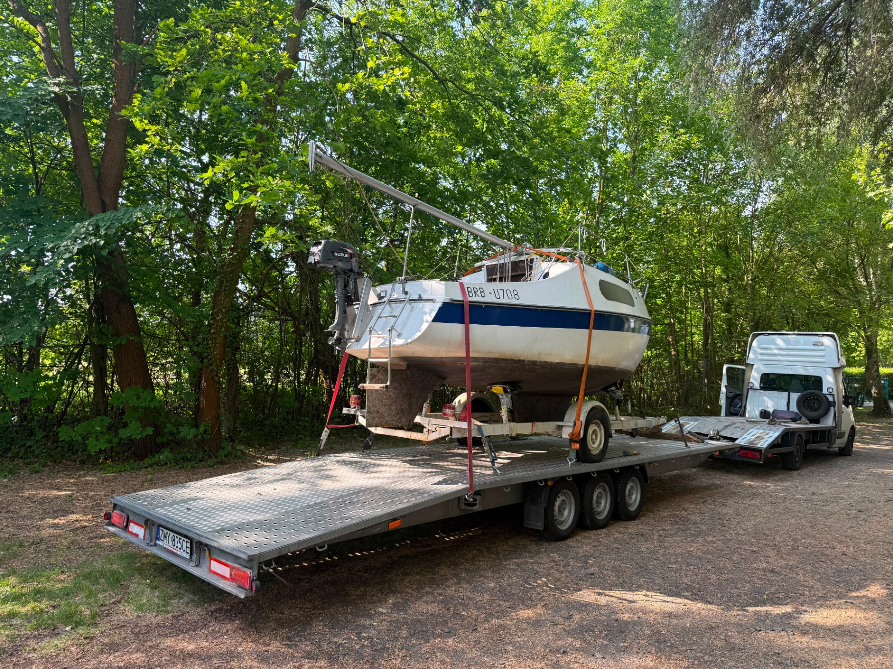 Transport łodzi żaglowej