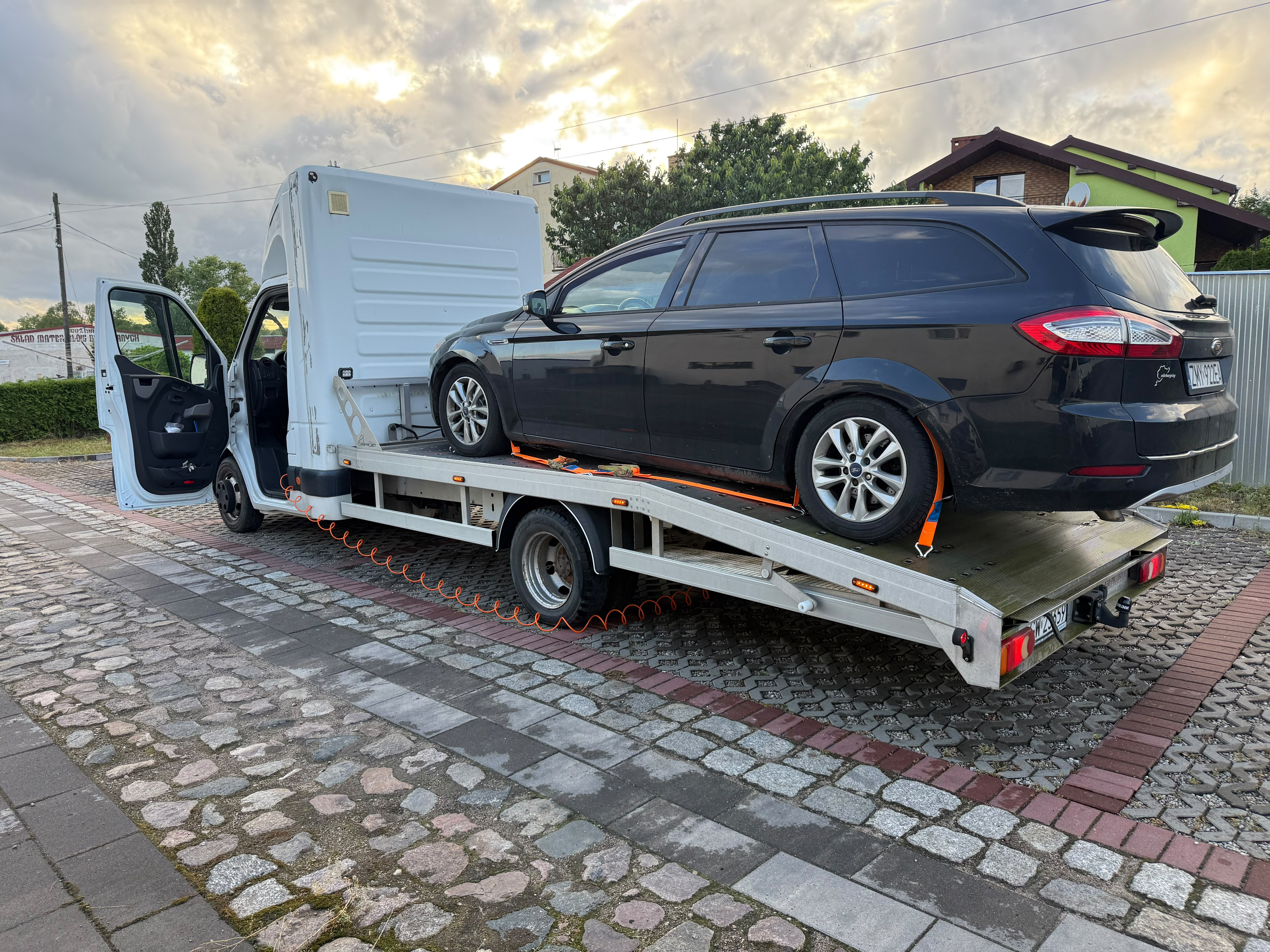 Transport Ford Mondeo na lawecie CarBoss